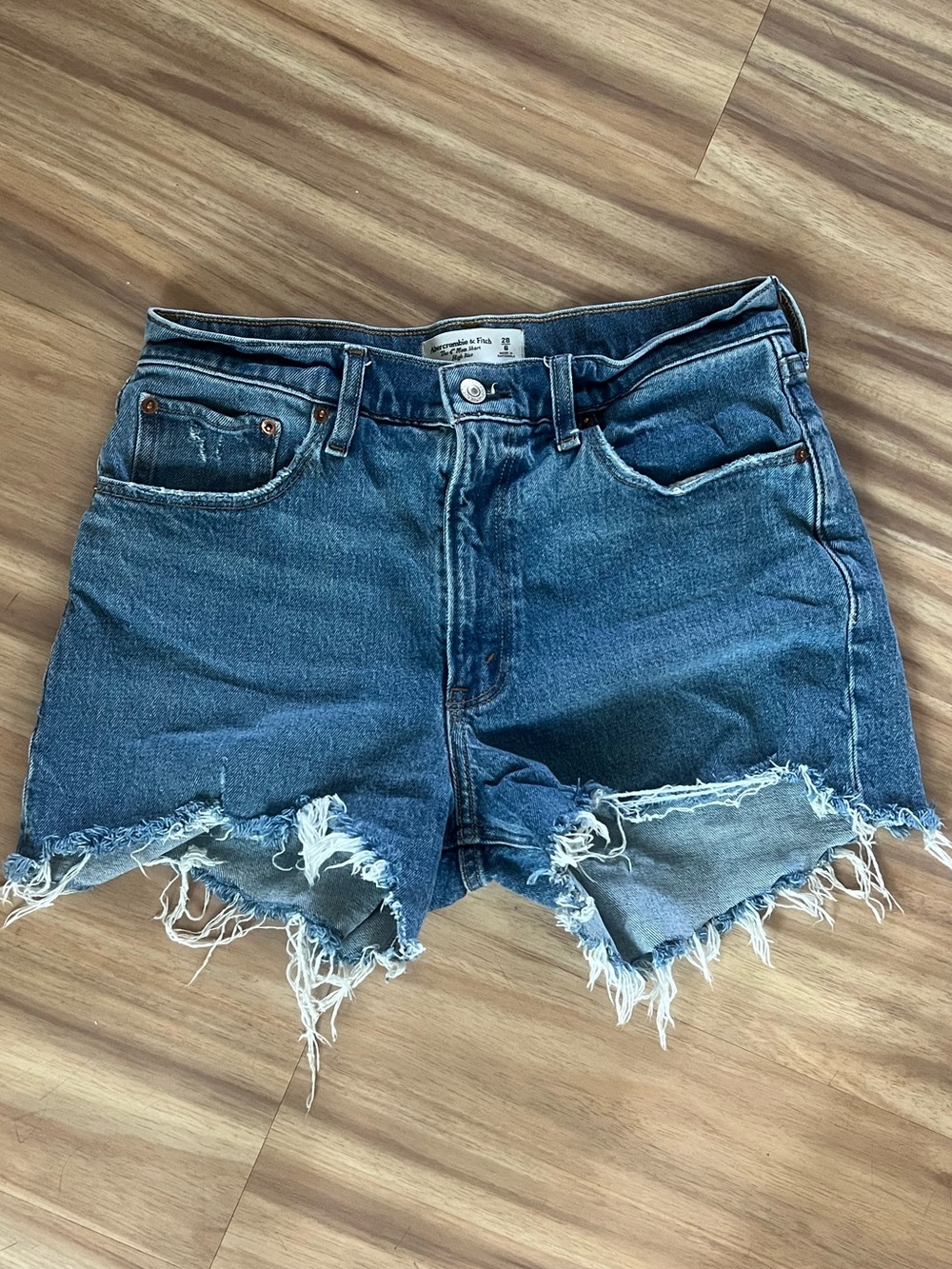 Abercrombie & Fitch 4” Mom Short High Rise